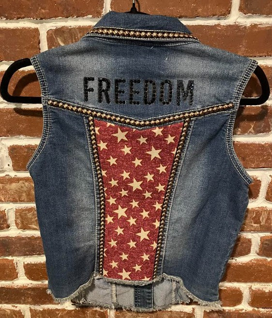 DBV Black FREEDOM with Gold Tacks and Red Star Fabric